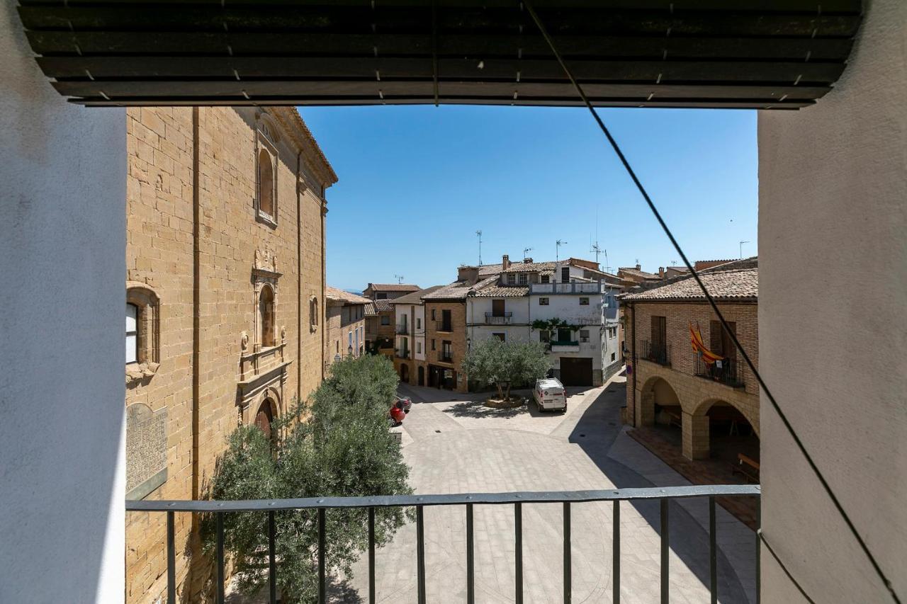 Apartamentos Vino Tinto Y Restaurante Tomate Rosa Adahuesca المظهر الخارجي الصورة