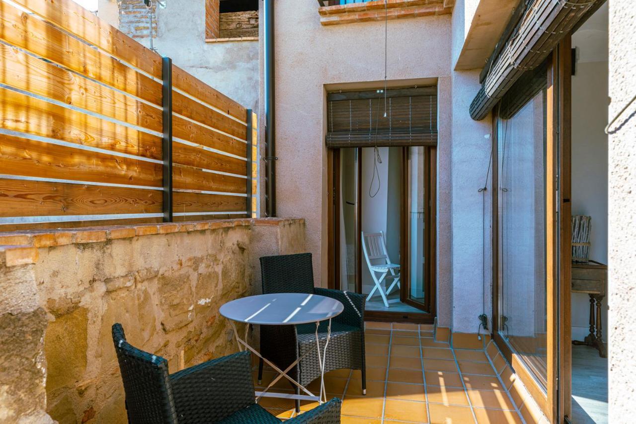 Apartamentos Vino Tinto Y Restaurante Tomate Rosa Adahuesca المظهر الخارجي الصورة
