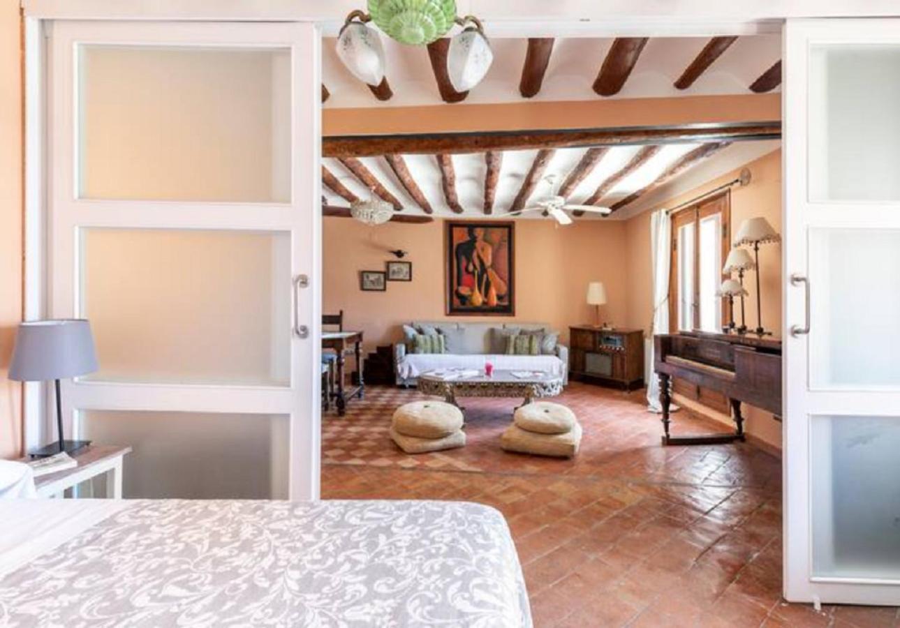 Apartamentos Vino Tinto Y Restaurante Tomate Rosa Adahuesca المظهر الخارجي الصورة