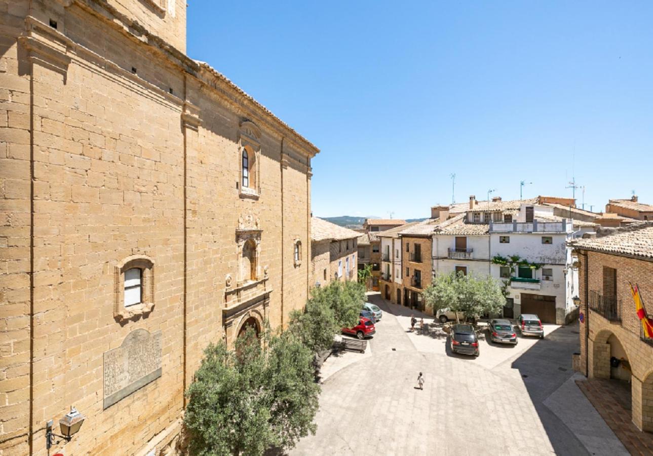 Apartamentos Vino Tinto Y Restaurante Tomate Rosa Adahuesca المظهر الخارجي الصورة