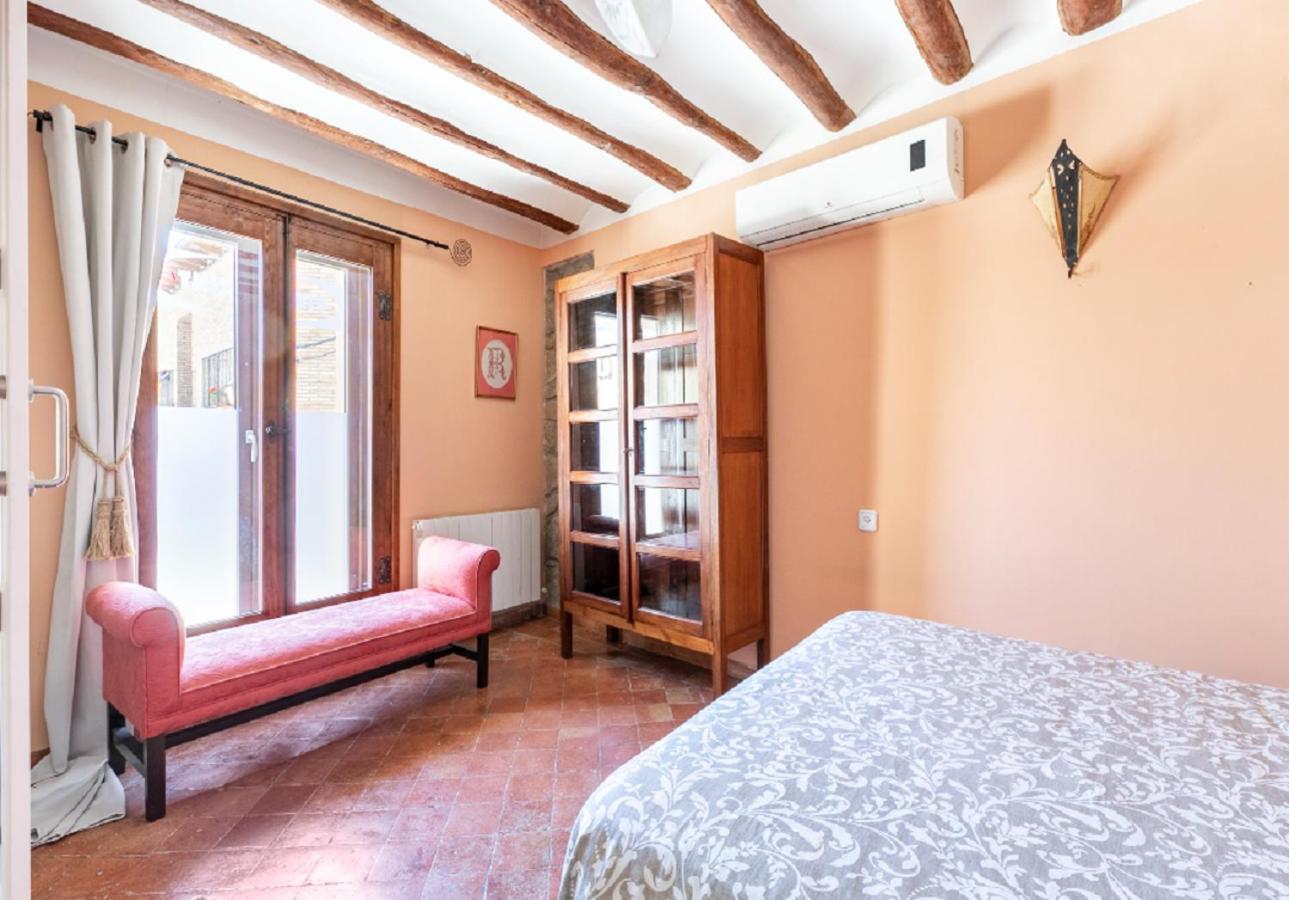 Apartamentos Vino Tinto Y Restaurante Tomate Rosa Adahuesca المظهر الخارجي الصورة