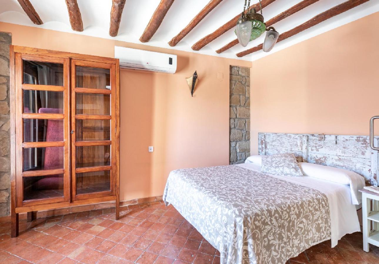 Apartamentos Vino Tinto Y Restaurante Tomate Rosa Adahuesca المظهر الخارجي الصورة